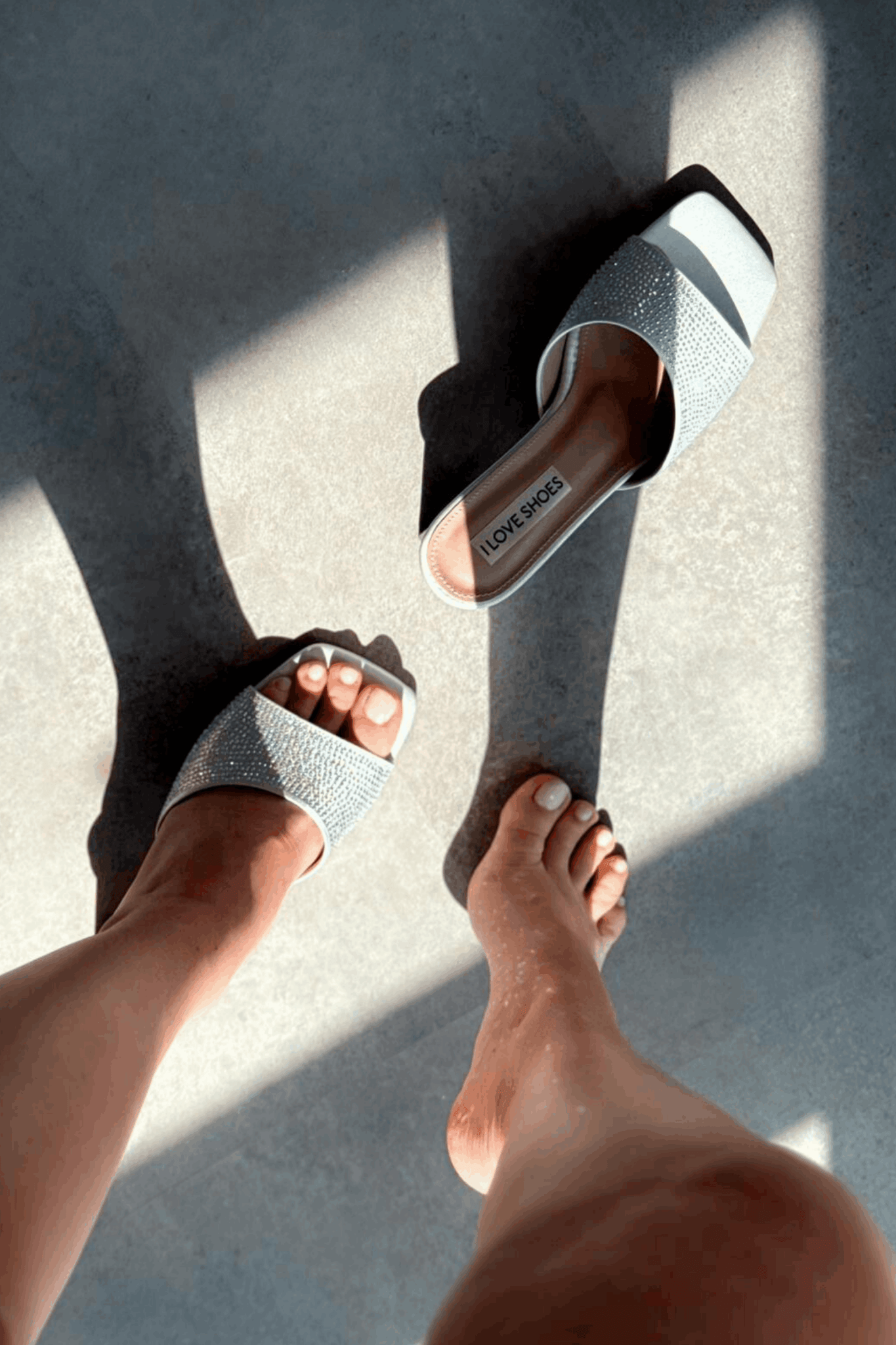 Norma Saten Gümüş Taş Detaylı Kalın Topuklu Terlik - ILOVESHOES