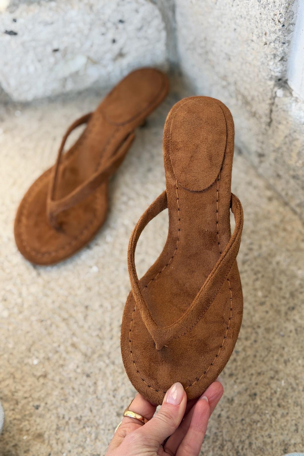 Arlene Topuklu Parmak Arası Terlik Taba Süet - ILOVESHOES