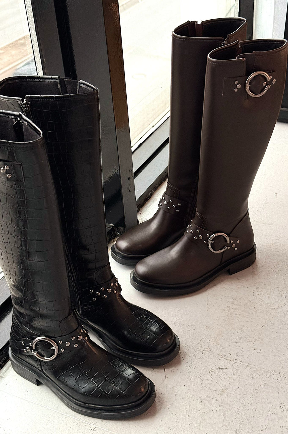 Novien Siyah Desenli Toka Aksesuarlı Kadın Çizme - ILOVESHOES