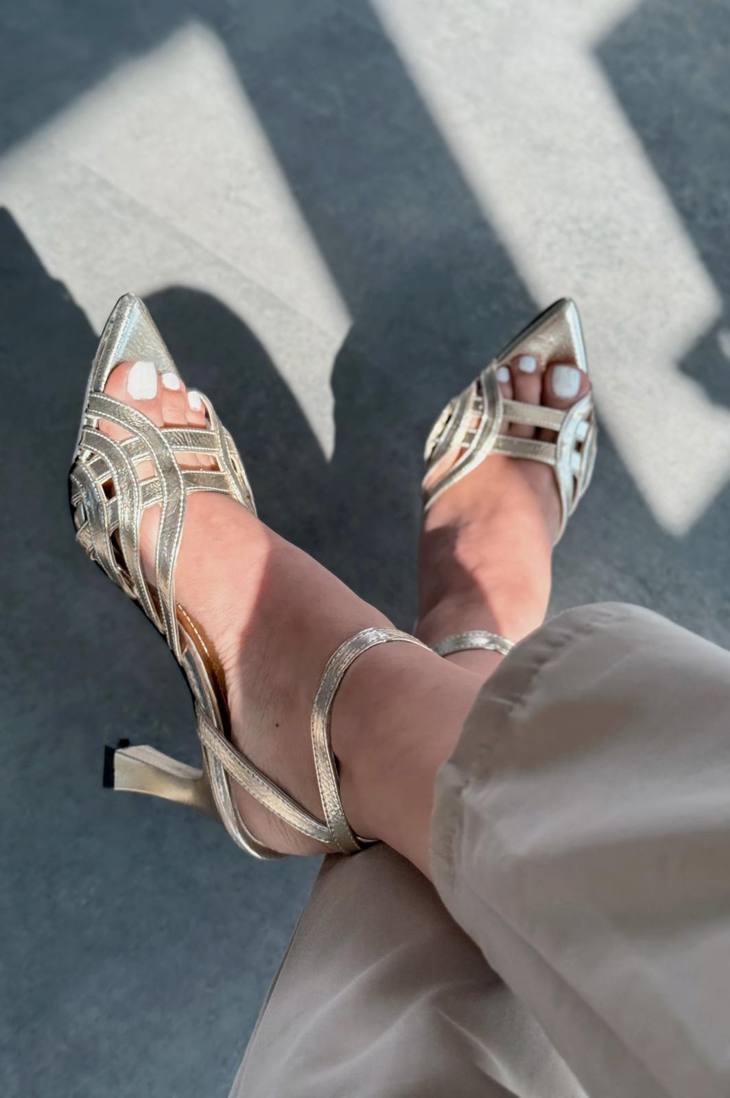 Ronel Parlak Deri Gold Bant Detaylı Topuklu Ayakkabı - ILOVESHOES
