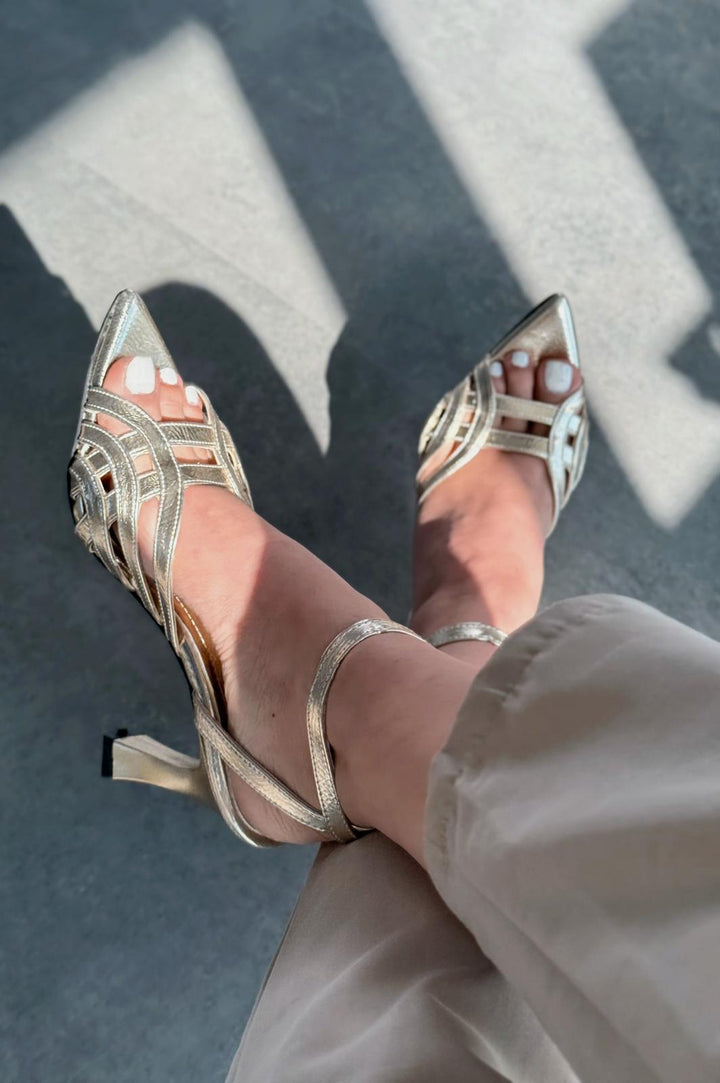 Ronel Parlak Deri Gold Bant Detaylı Topuklu Ayakkabı - ILOVESHOES