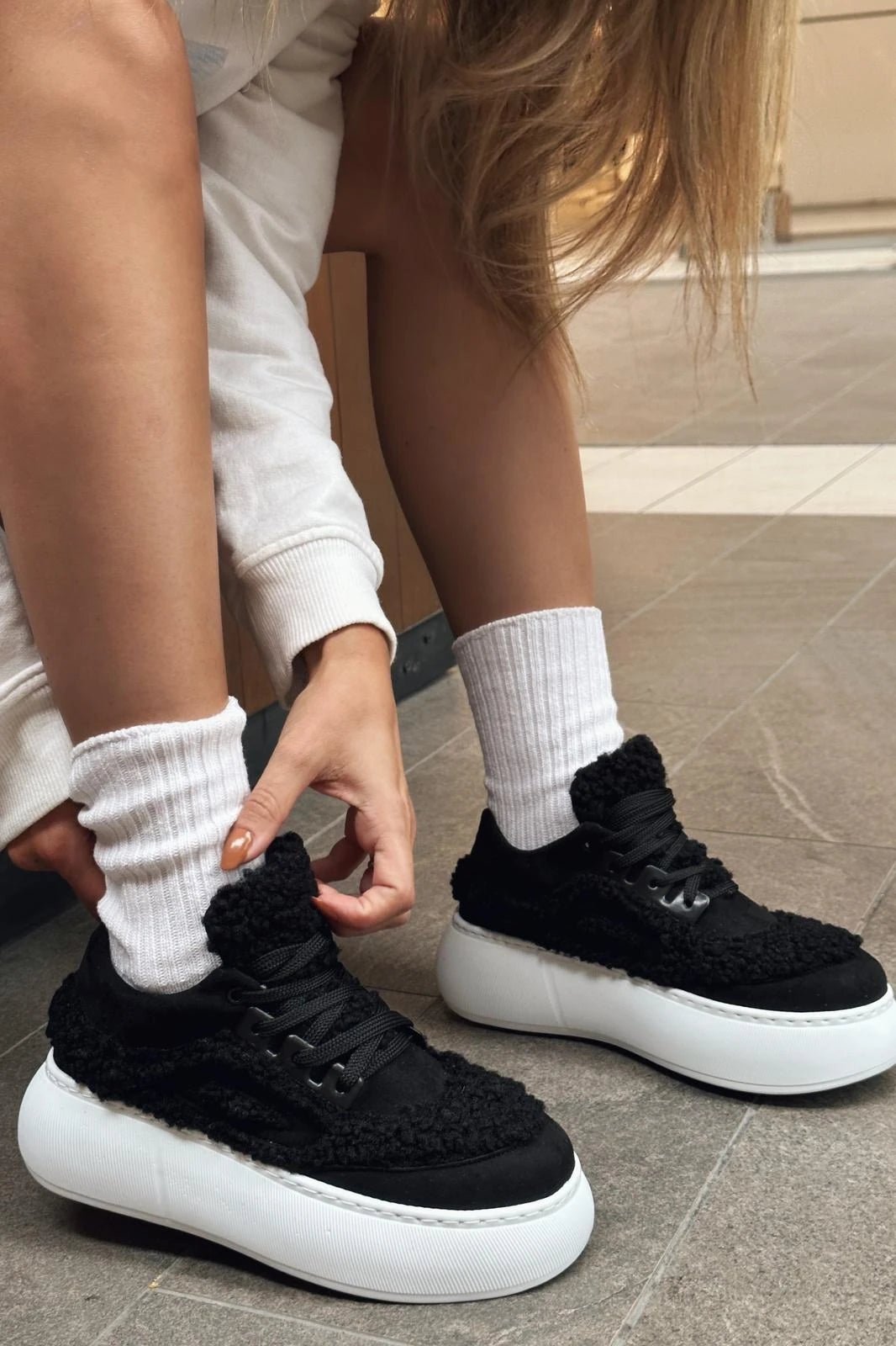 Poffy Peluş Kalın Taban Kadın Spor Ayakkabı Siyah - ILOVESHOES