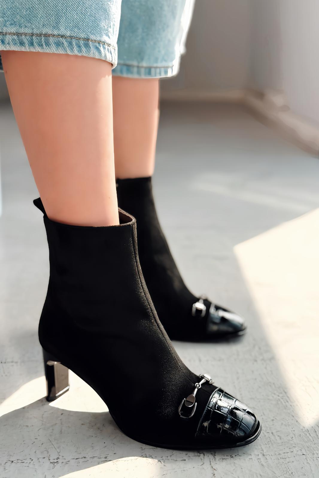 Requen Kadın Topuklu Bot Siyah Süet Toka Detaylı - ILOVESHOES