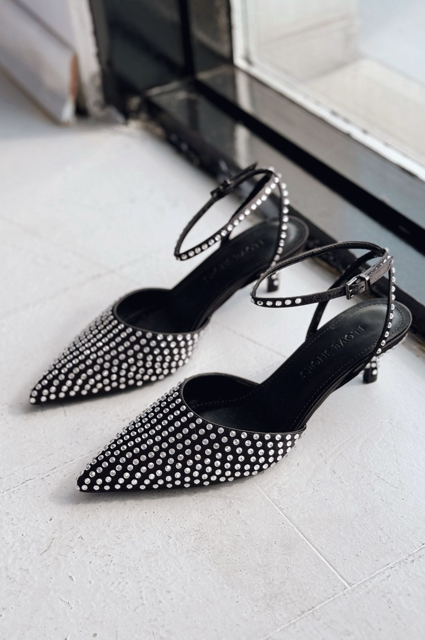 Orynea Saten Gümüş Taş Detaylı Kısa Topuklu Kadın Ayakkabı - ILOVESHOES