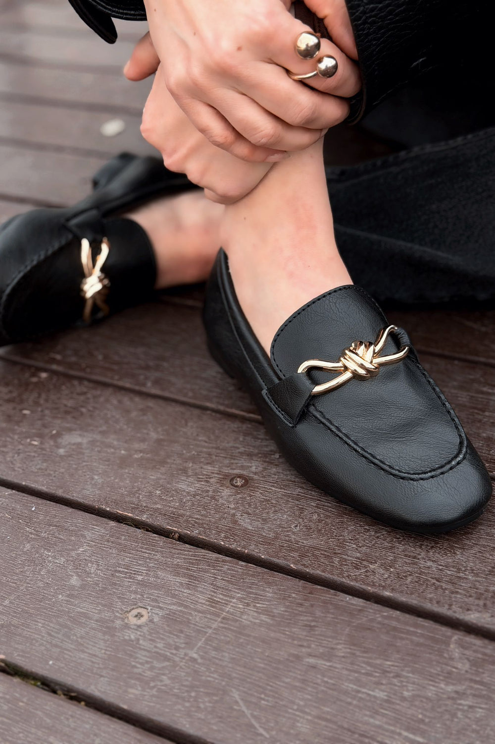 Avelis Kadın Loafer Siyah Mat Deri Fiyonk Detaylı - ILOVESHOES