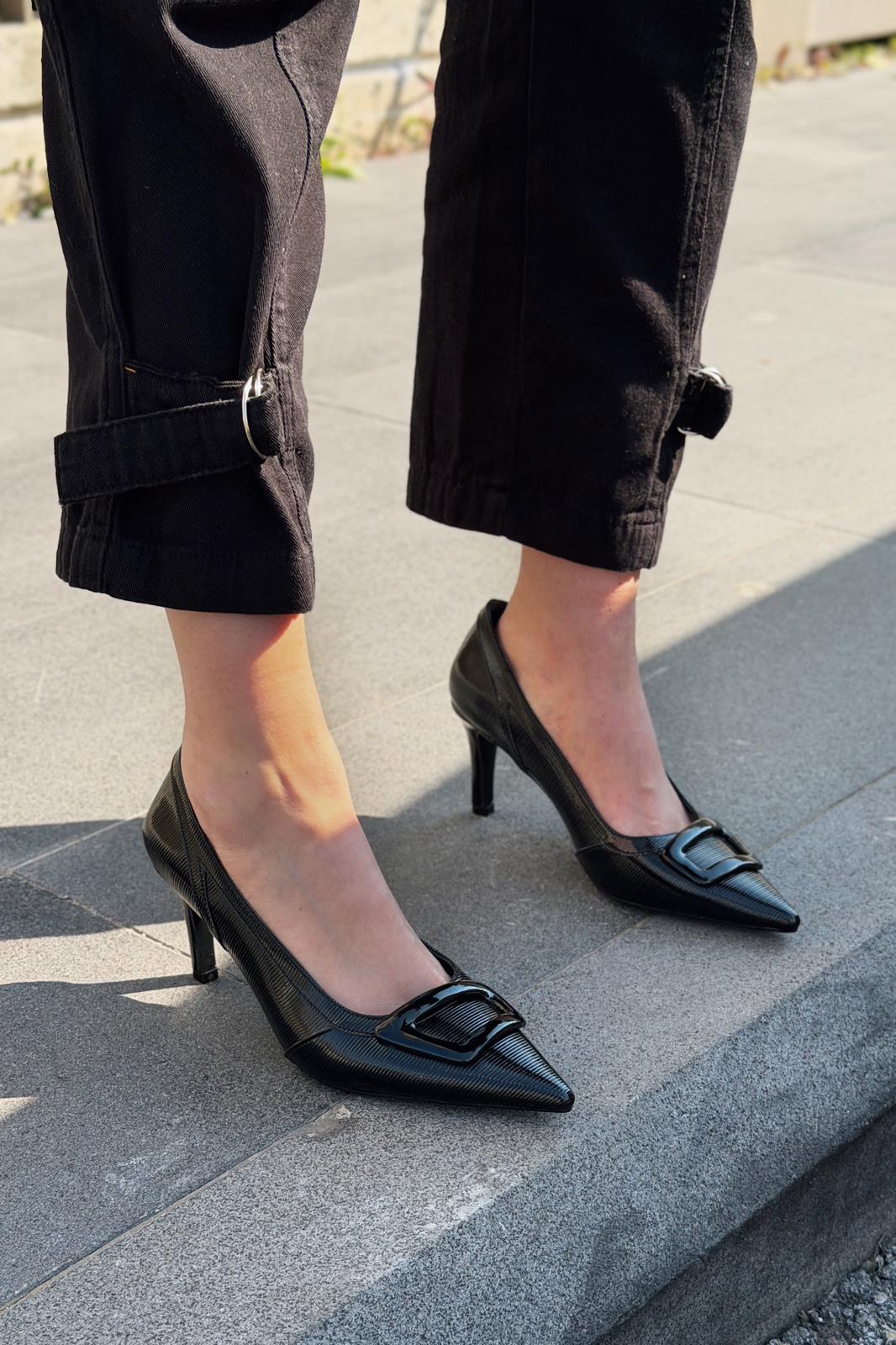 Finrel Stiletto Siyah Rugan Toka Detaylı - ILOVESHOES