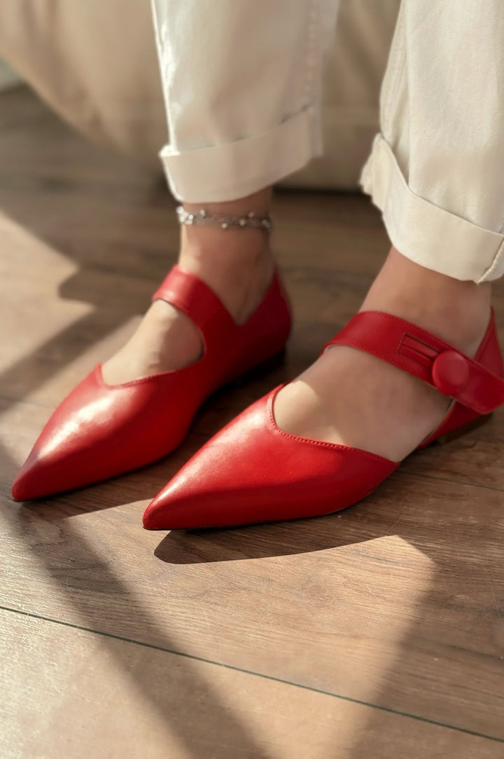 Peronsa Mat Deri Kırmızı Düğme Detaylı Babet - ILOVESHOES