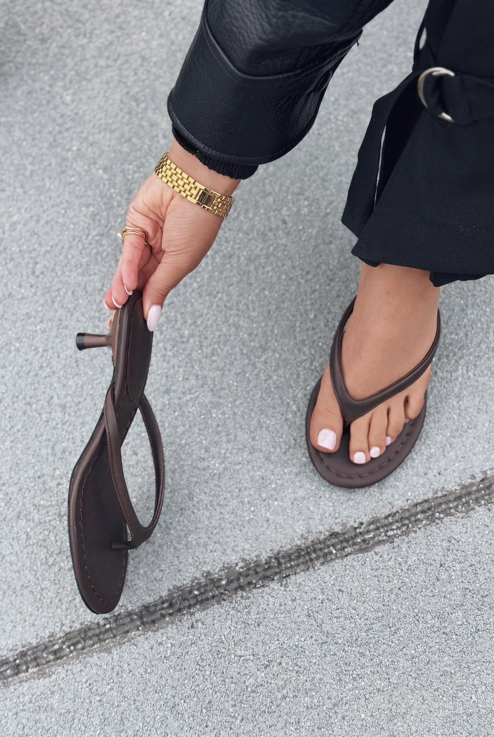 Arlene Acıkahve Mat Deri Kadın Parmak Arası Topuklu Terlik - ILOVESHOES