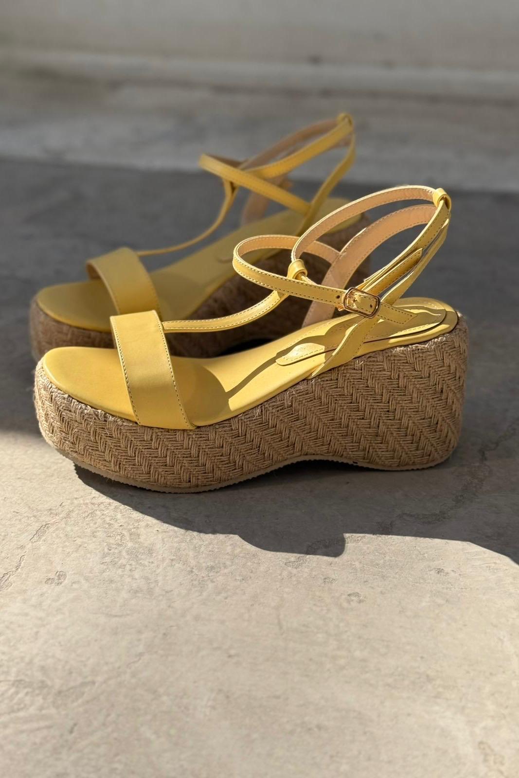 Rowsen Mat Deri Bant Detaylı Dolgu Topuklu Ayakkabı Sarı - ILOVESHOES