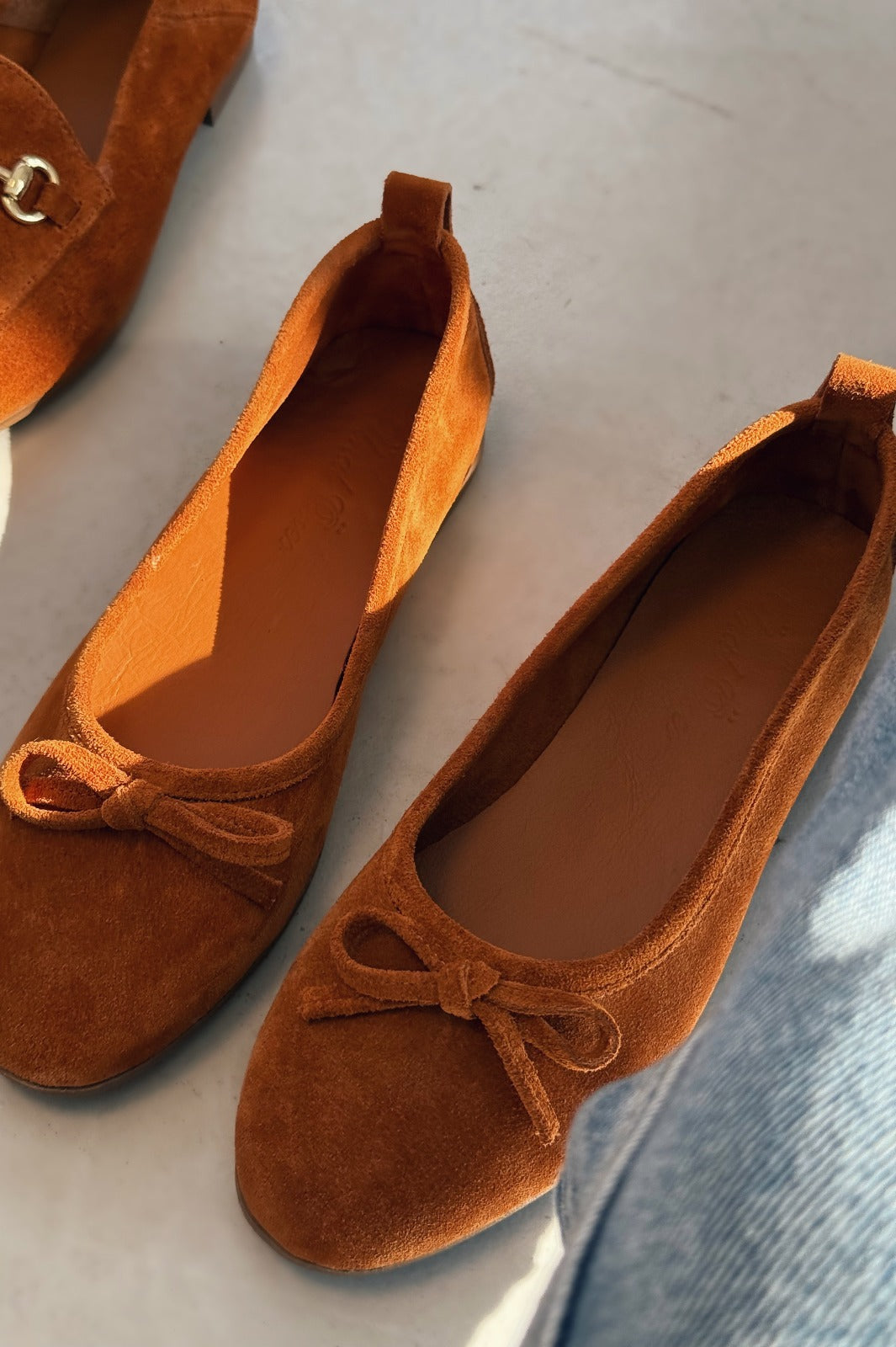 Balwen Hakiki Süet Kurdele Detaylı Kadın Loafer Taba
