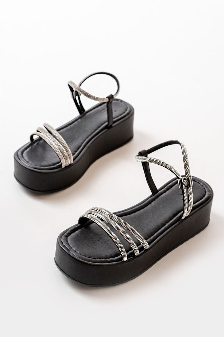 Lariona Mat Siyah Gümüş Bantlı Dolgu Topuklu Sandalet - ILOVESHOES