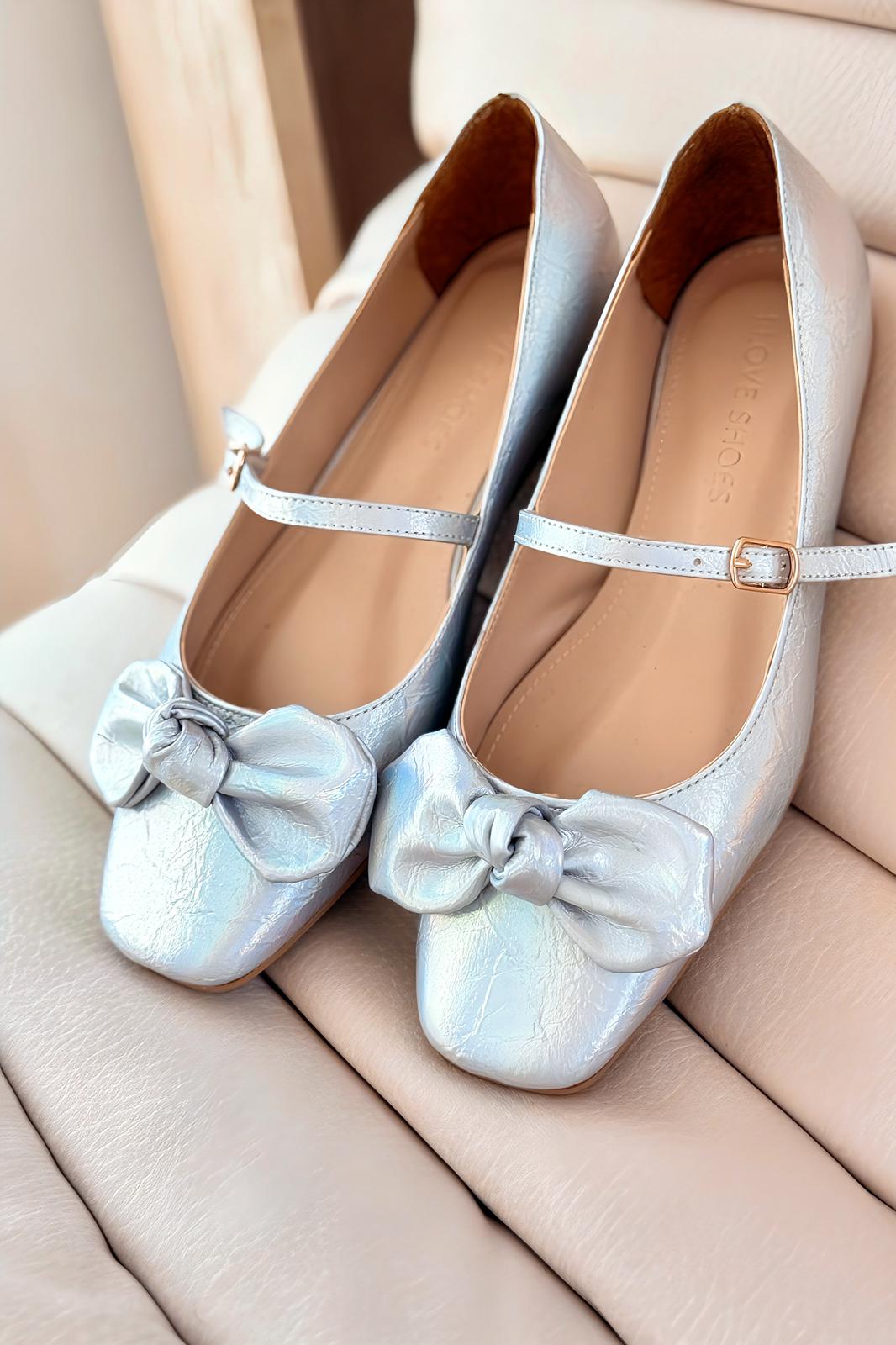 Ratins Kırışık Deri Hologram Kurdele Detaylı Kadın Babet Gümüş - ILOVESHOES
