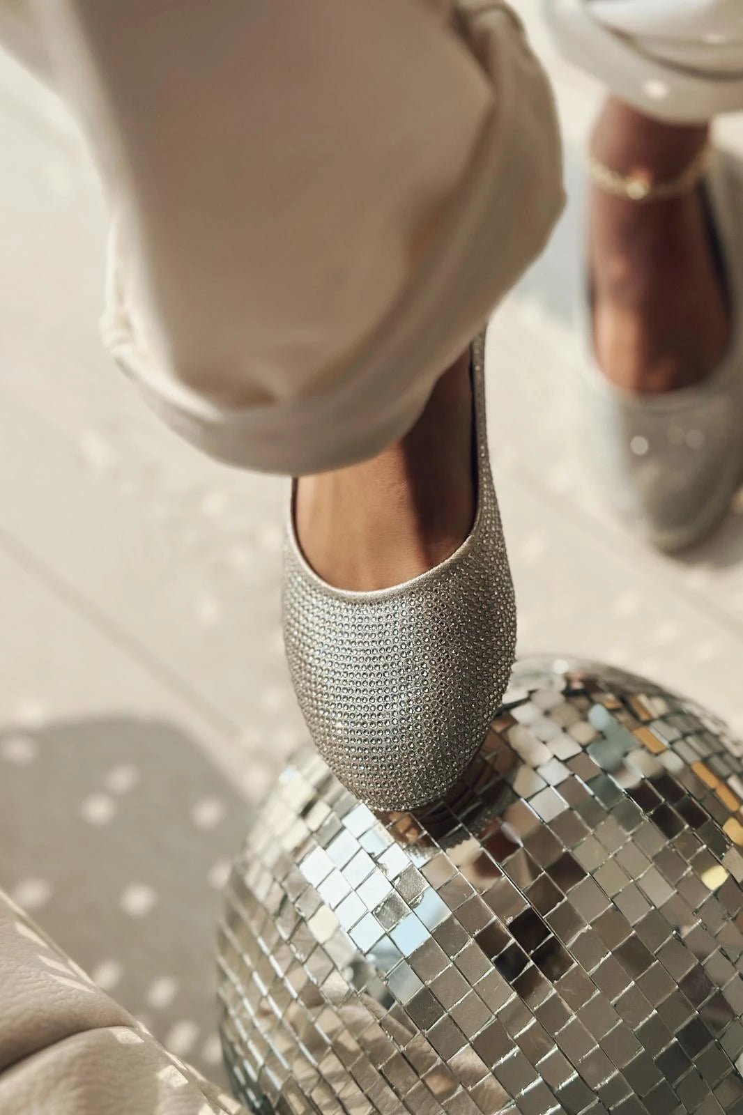 Lodiya Saten Taş Detaylı Babet Gümüş - ILOVESHOES