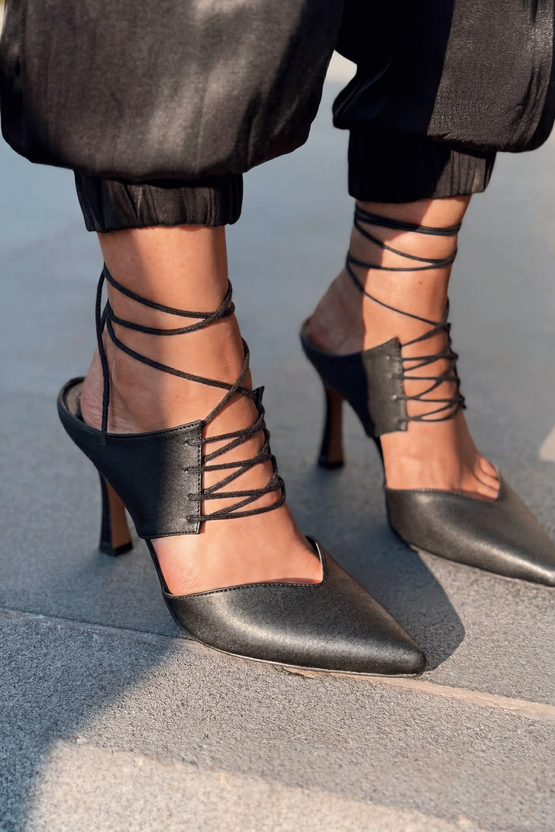 Aria Siyah Mat Deri Kadın Stiletto