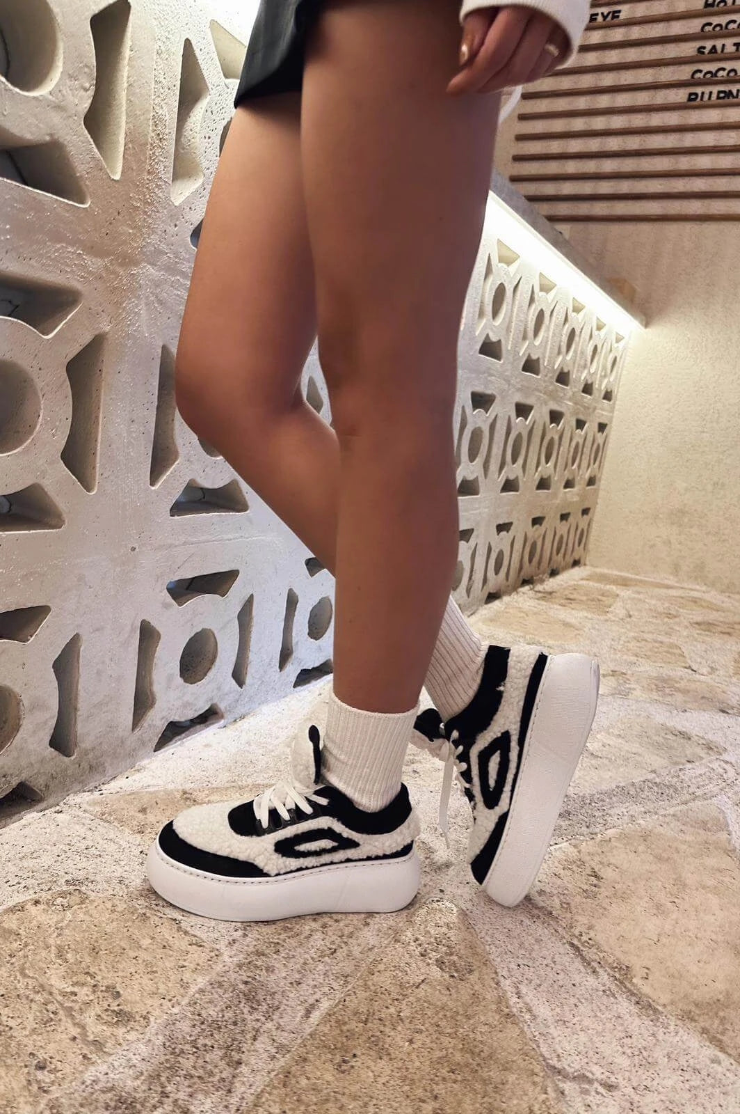 Poffy Peluş Kalın Taban Kadın Spor Ayakkabı Siyah-Beyaz