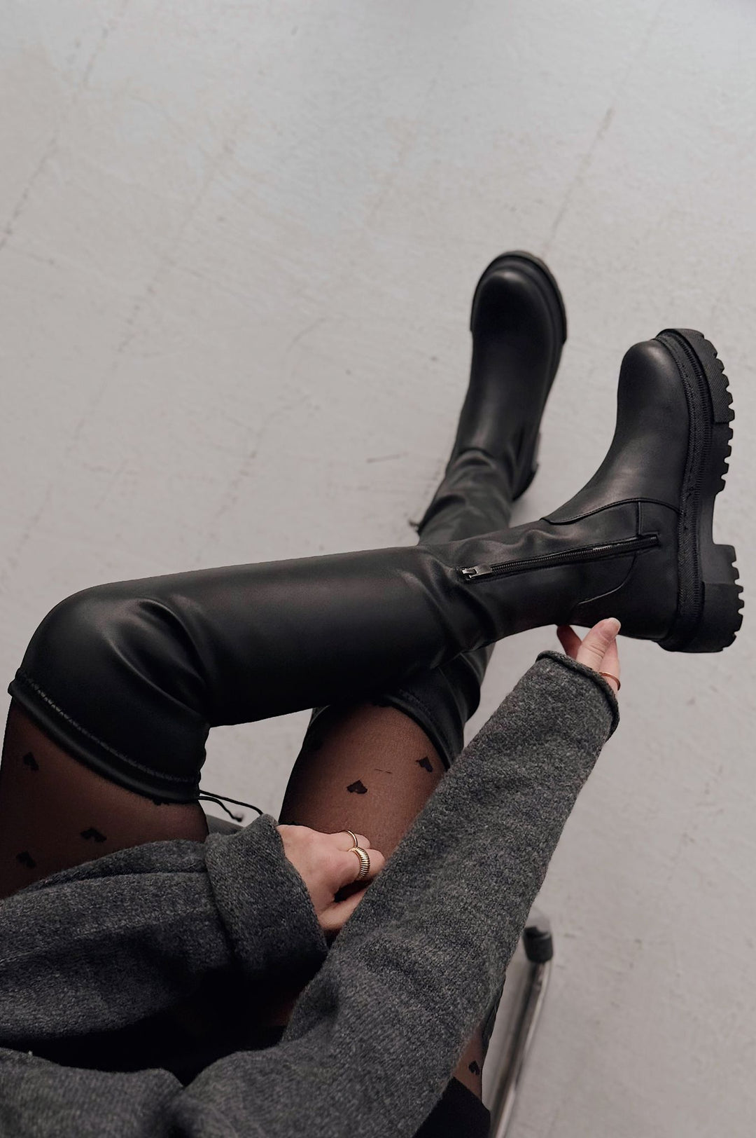 Mavix Siyah Fermuarlı Diz Üstü Bağcıklı Çorap Günlük Kadın Çizme - ILOVESHOES