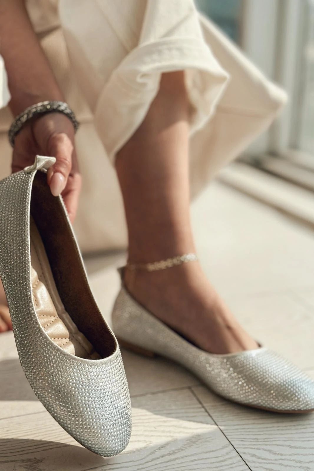 Lodiya Saten Taş Detaylı Babet Gümüş - ILOVESHOES