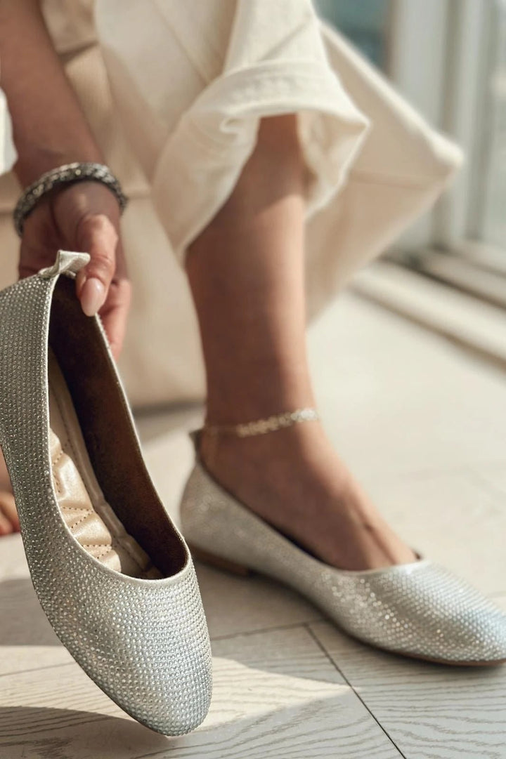 Lodiya Saten Taş Detaylı Babet Gümüş - ILOVESHOES