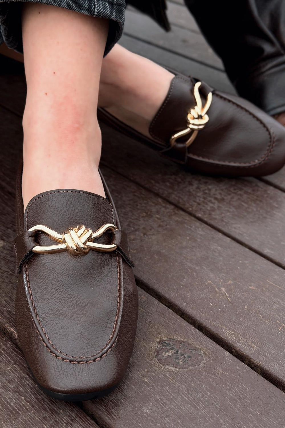 Avelis Kadın Loafer Acıkahve Mat Deri Fiyonk Detaylı - ILOVESHOES
