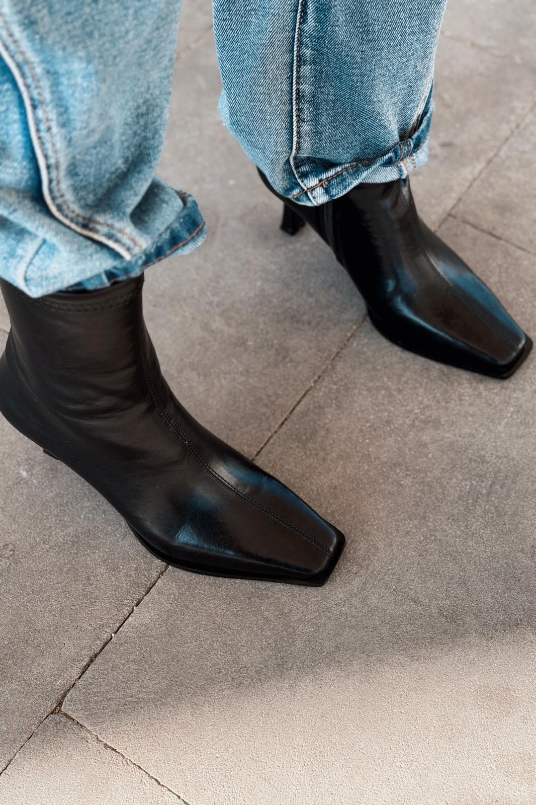 Alderie Kadın Topuklu Bot Siyah Mat Deri - ILOVESHOES