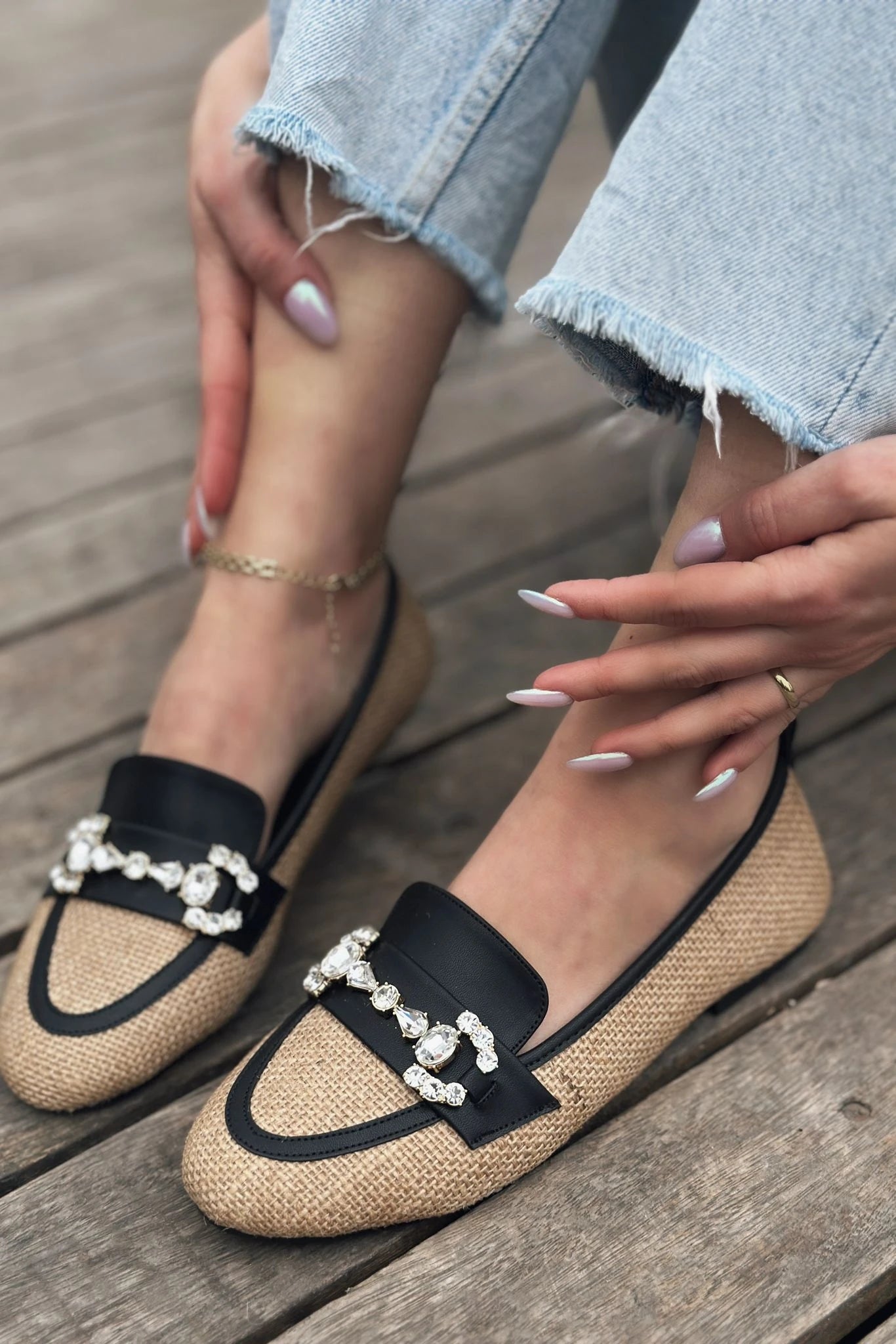 Pore Hasır Taş Detaylı Kadın Loafer Siyah