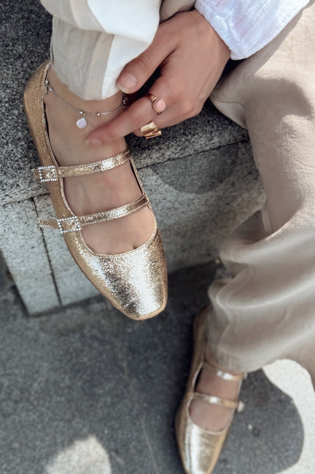 Harwor Parlak Deri Toka Detaylı Kadın Babet Gold - ILOVESHOES