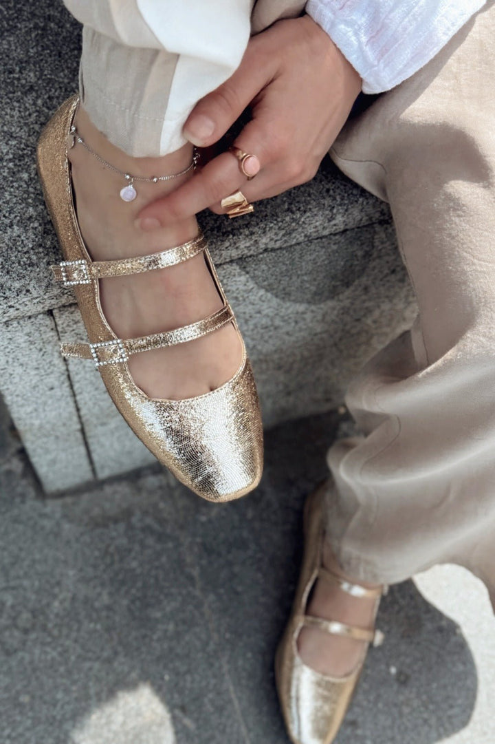 Harwor Parlak Deri Toka Detaylı Kadın Babet Gold - ILOVESHOES