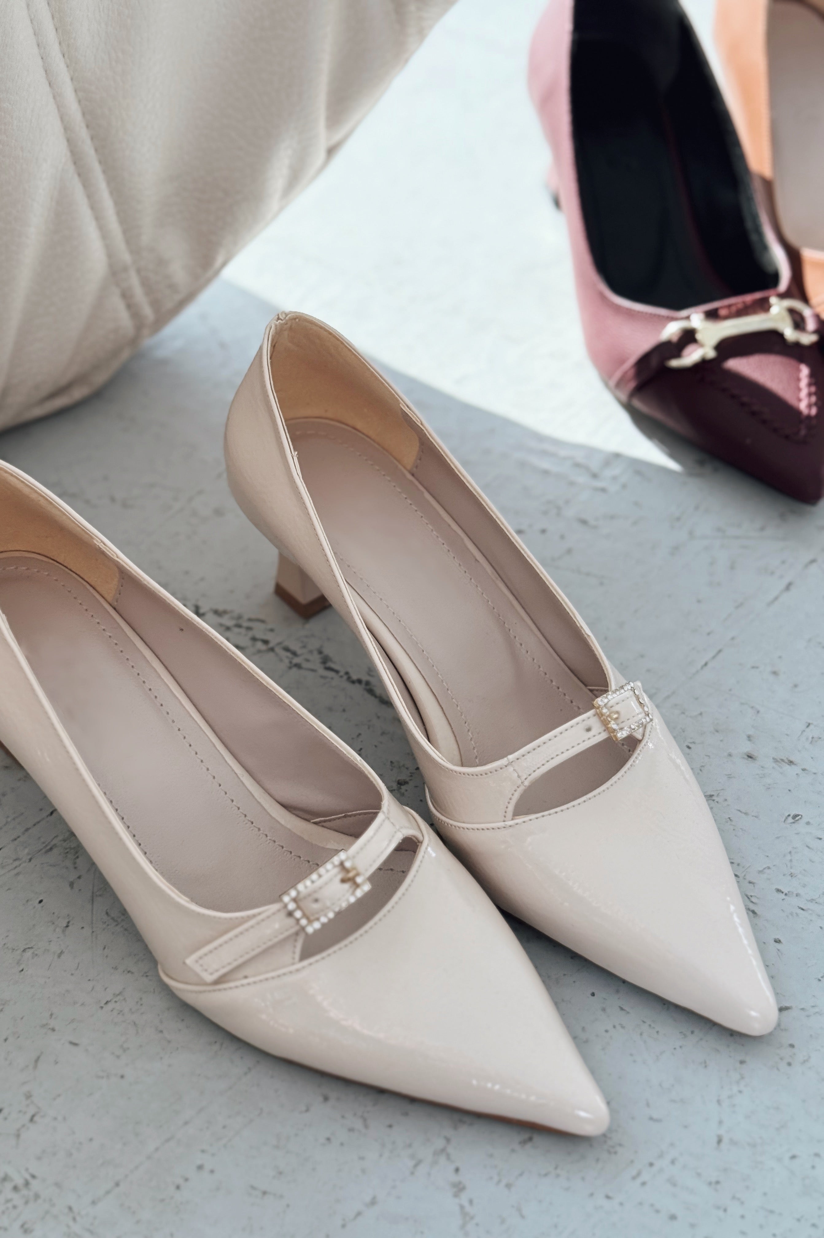 Jolor Parlak Deri Bej Toka Detaylı Stiletto