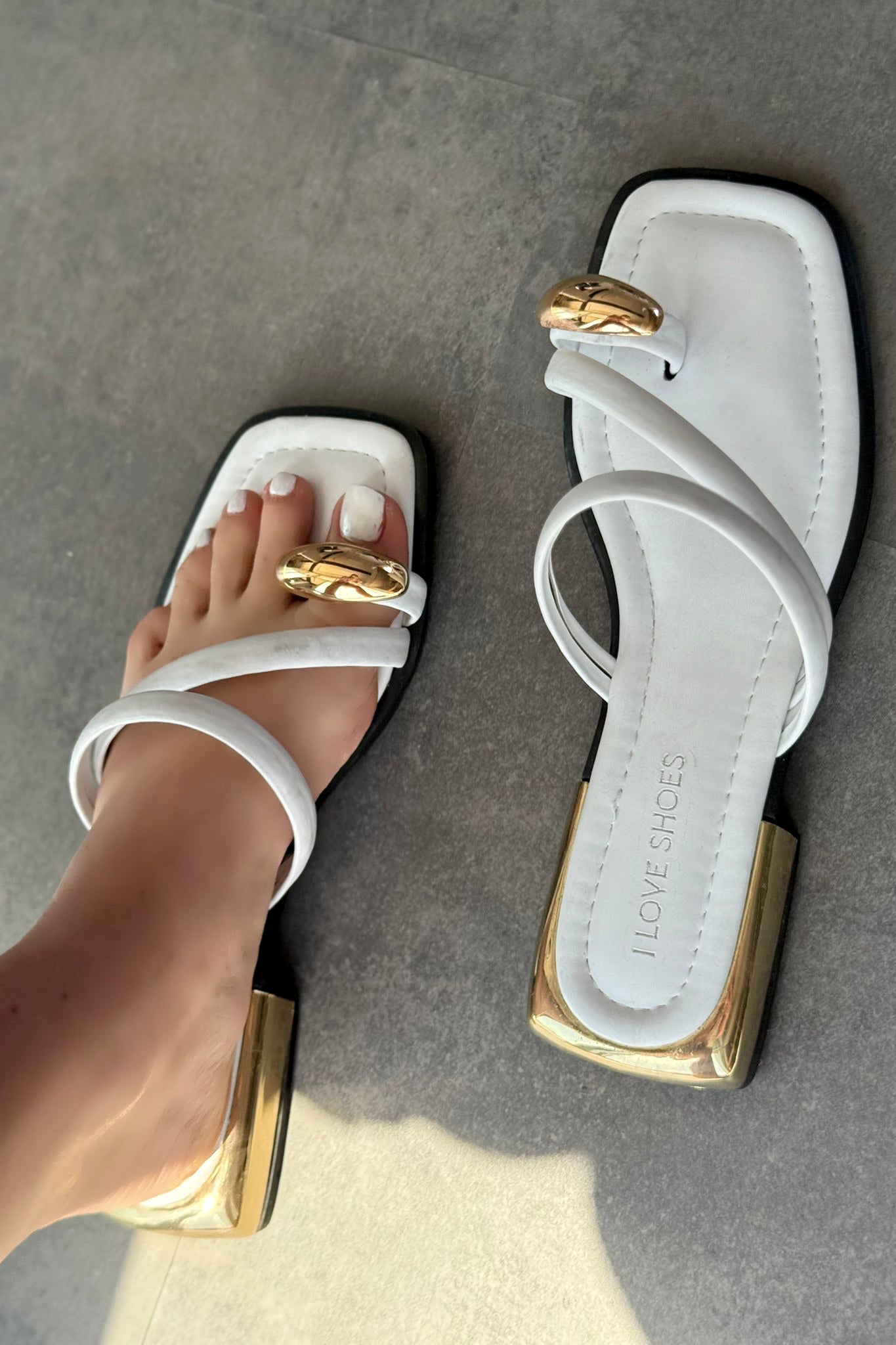 Orensa Mat Deri Toka Detaylı Kadın Terlik Beyaz - ILOVESHOES