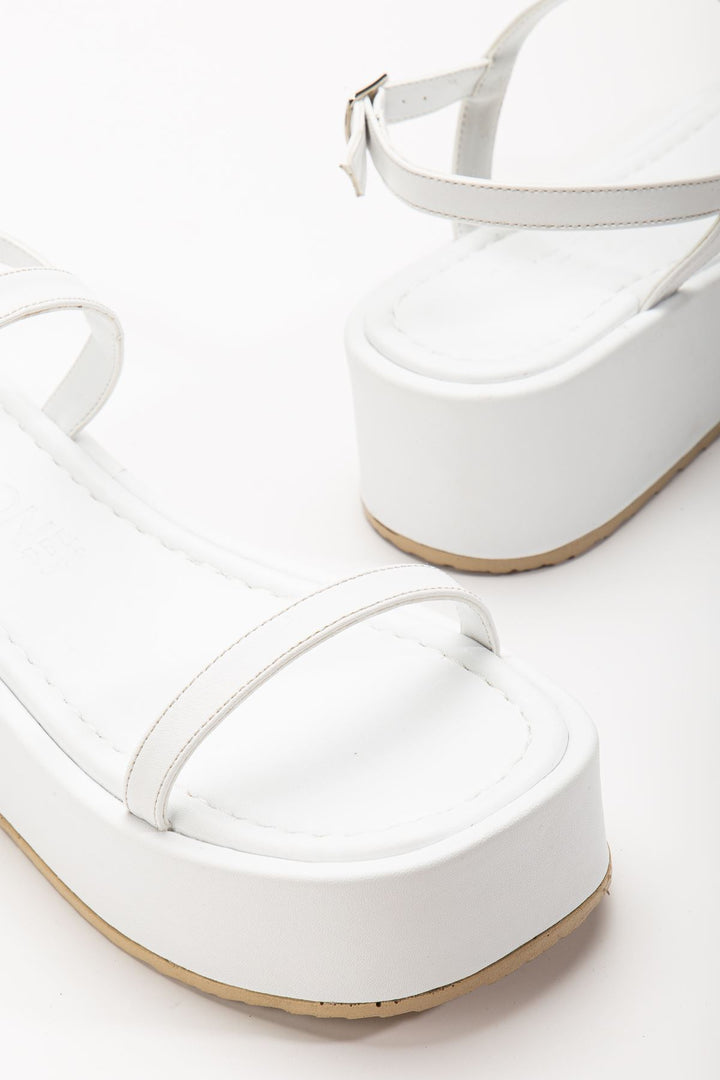 Alveris Mat Beyaz Dolgu Topuklu Kadın Sandalet - ILOVESHOES