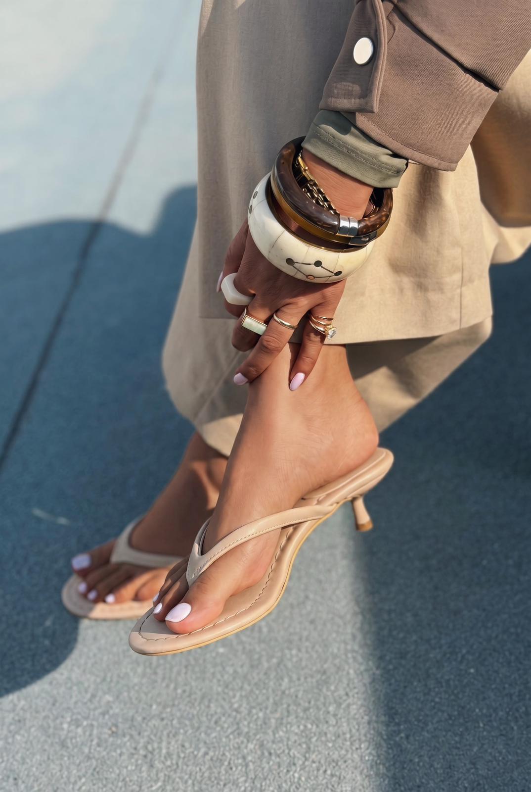 Arlene Nude Mat Deri Kadın Parmak Arası Topuklu Terlik - ILOVESHOES