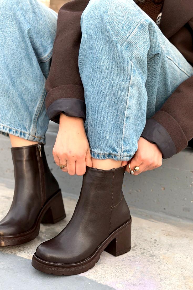 Fivra Kahverengi Fermuarlı Kalın Topuklu Günlük Kadın Bot - ILOVESHOES