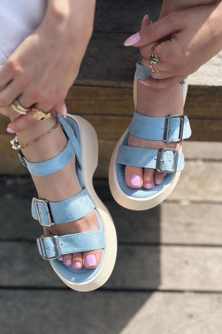 Neslon Süet Toka Detaylı Kadın Sandalet Bebek Mavisi