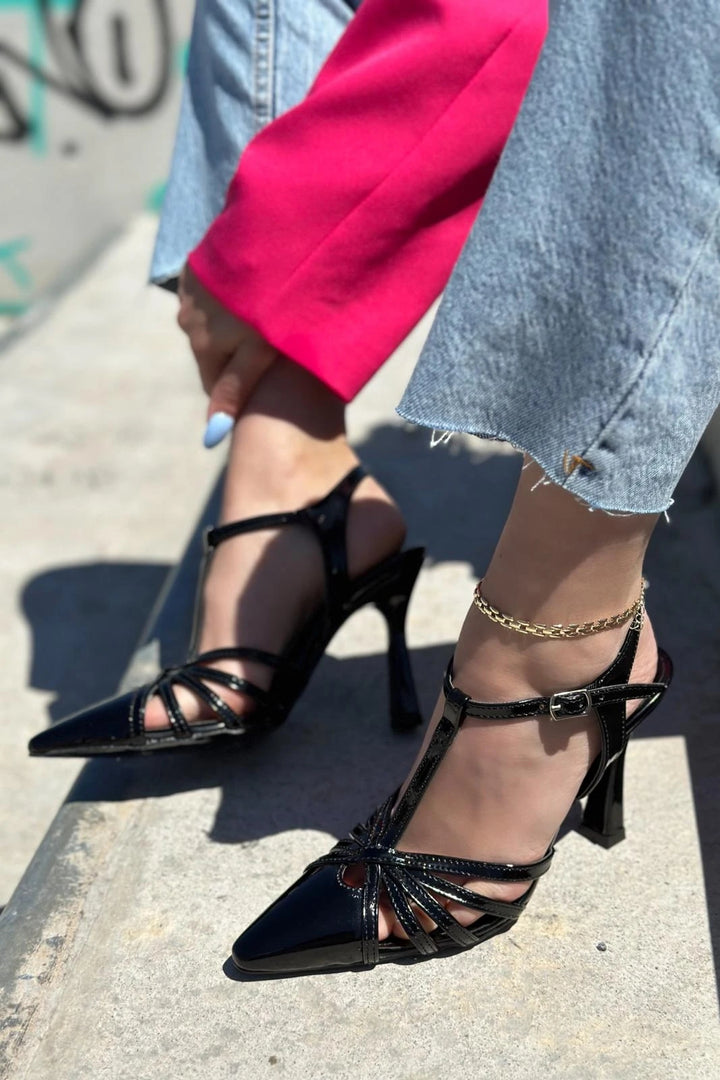 Sonedra Rugan Çapraz Bant Detaylı Stiletto Siyah