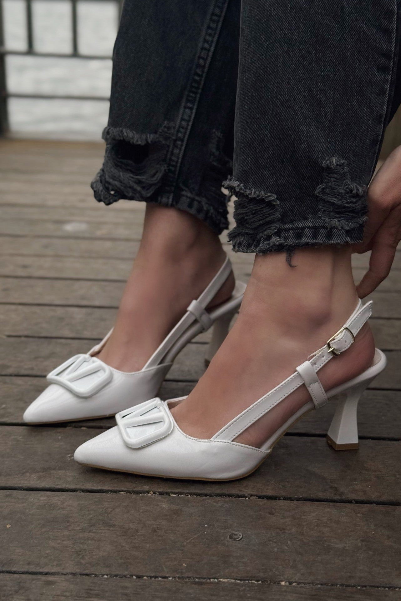 Lawixa Rugan Beyaz Toka Detaylı Stiletto