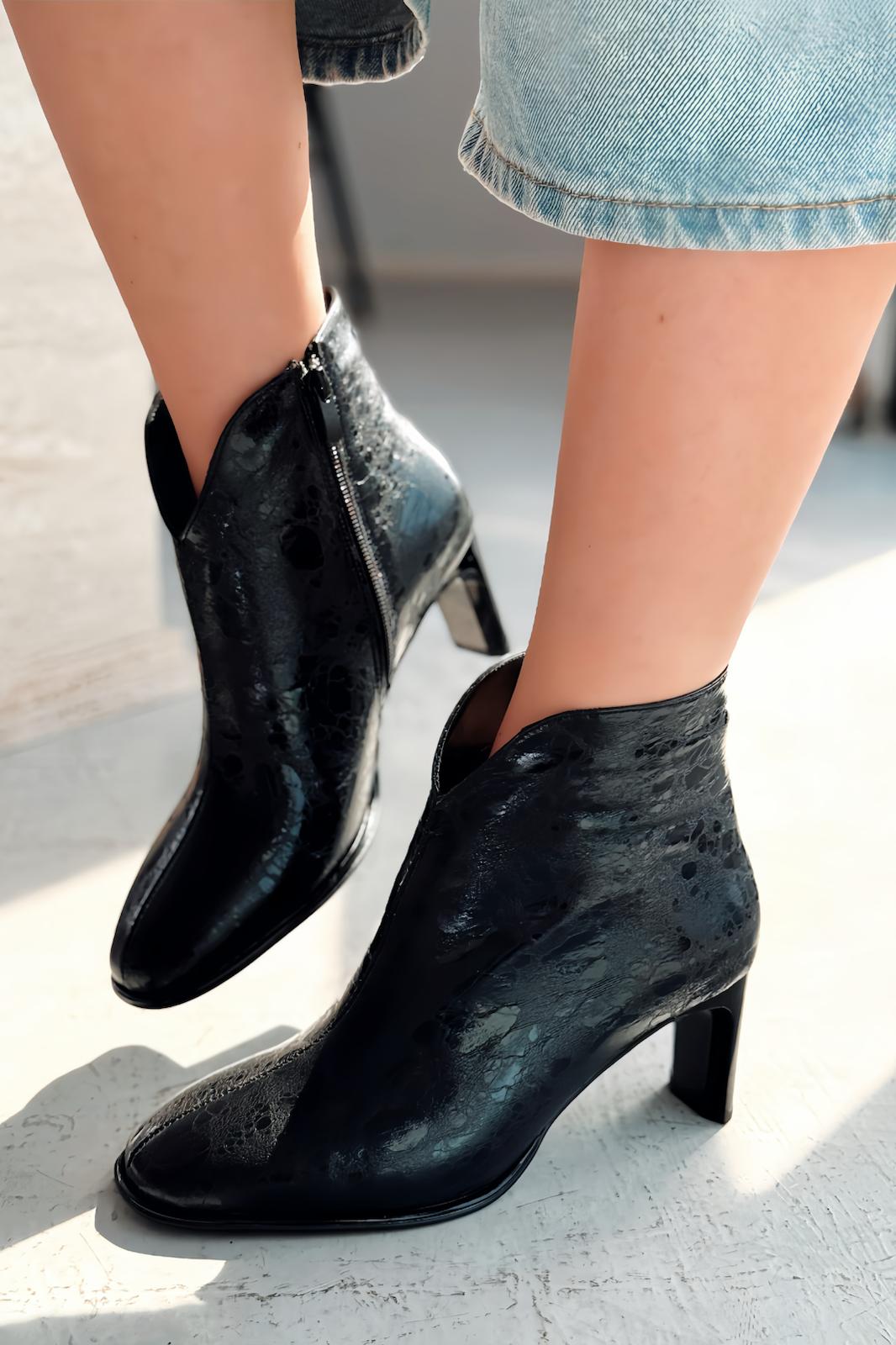 Vionel Kadın Topuklu Bot Siyah Desenli Parlak Der - ILOVESHOES