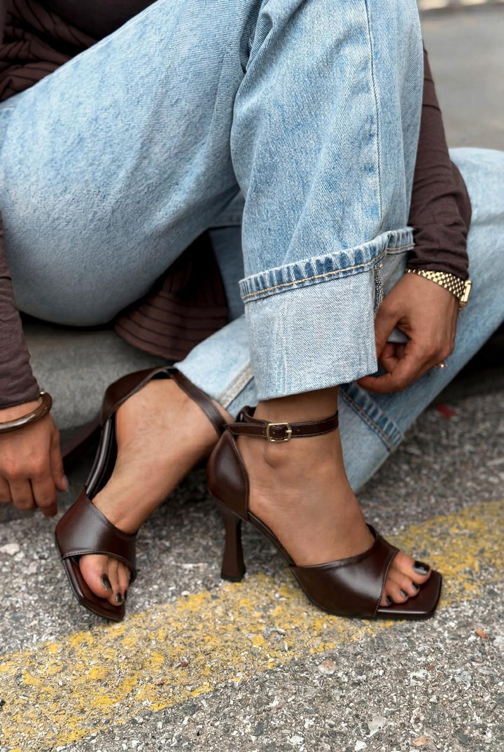 Arnel Acıkahve Mat Deri Kadın Topuklu Sandalet - ILOVESHOES