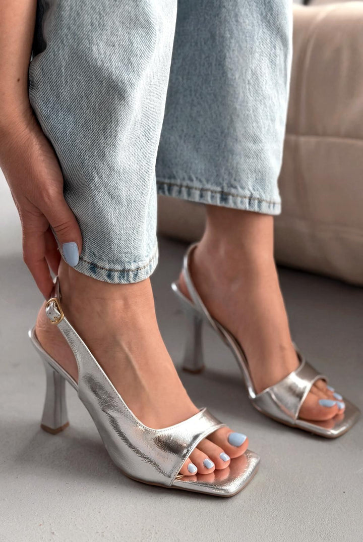 Solvion Gümüş Parlak Deri Kadın Topuklu Sandalet - ILOVESHOES