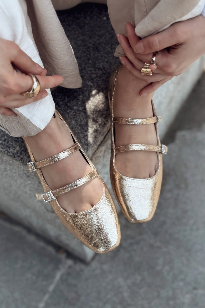 Harwor Parlak Deri Toka Detaylı Kadın Babet Gold - ILOVESHOES