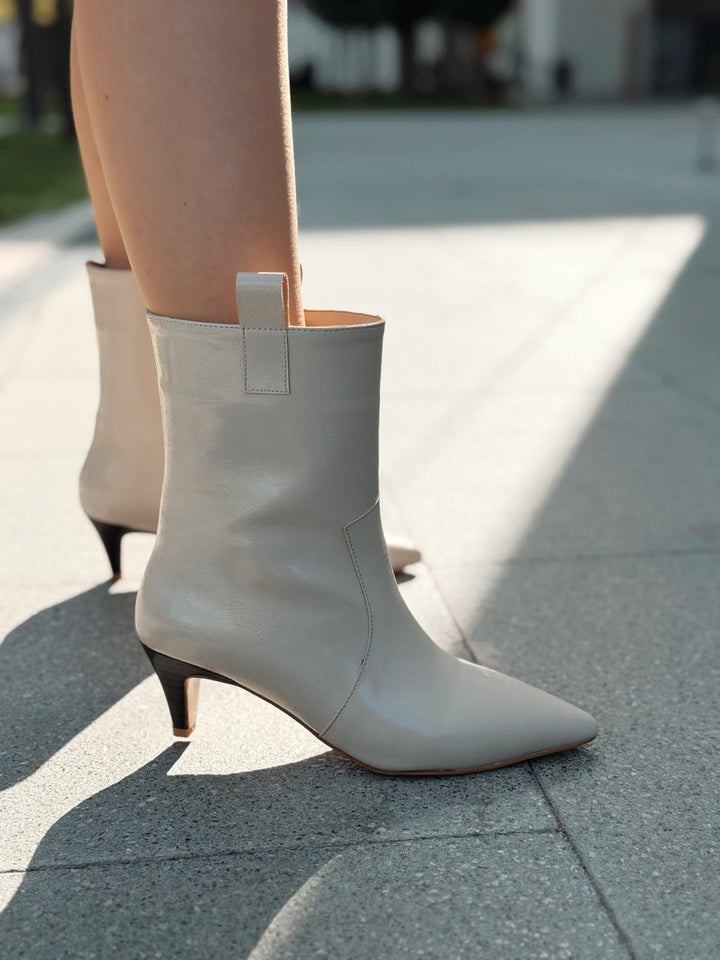 Lavino Kadın Topuklu Bot Bej Kırışık Rugan - ILOVESHOES