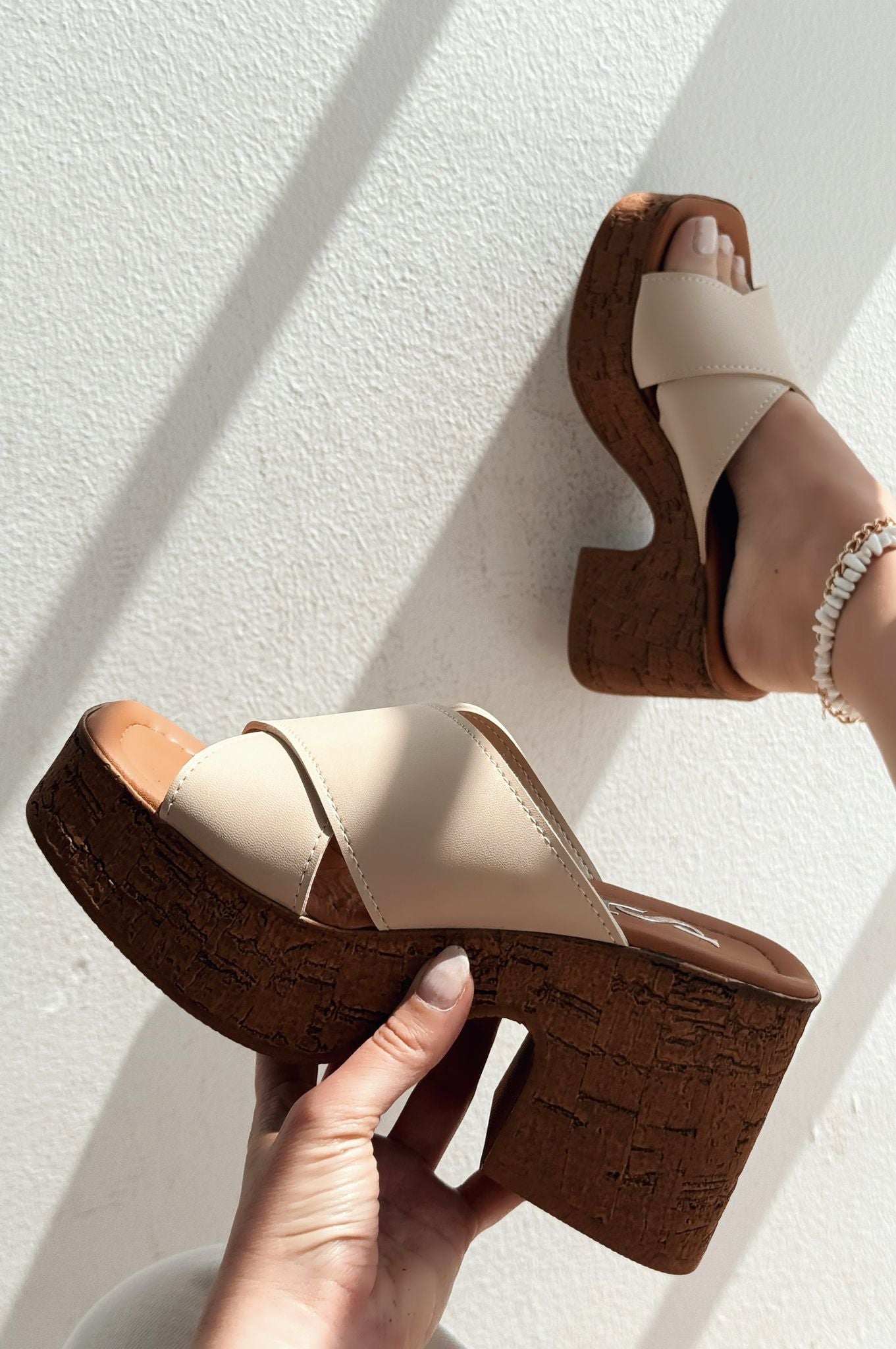 Oyarso Mat Deri Bej Çapraz Bantlı Kadın Platform Terlik - ILOVESHOES