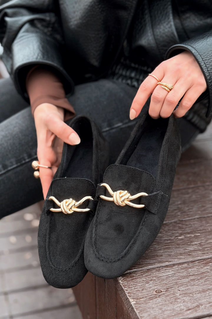Avelis Kadın Loafer Siyah Süet Fiyonk Detaylı