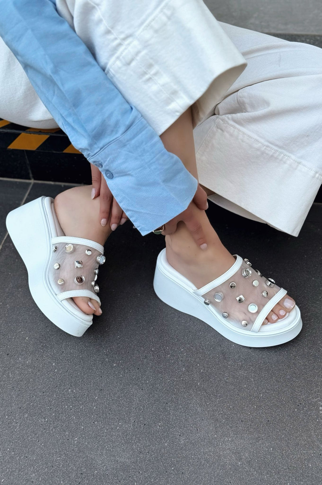 Palien Mat Beyaz Zımba Detaylı Dolgu Topuklu Kadın Terlik - ILOVESHOES