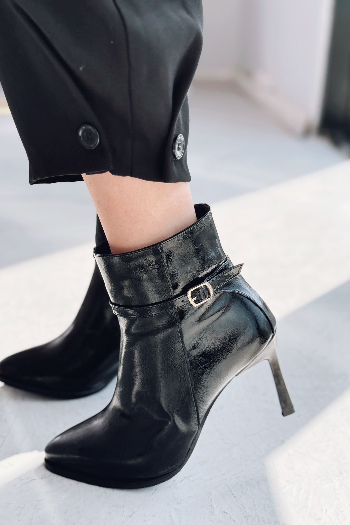 Virelo Kadın Topuklu Bot Siyah Parlak Deri - ILOVESHOES