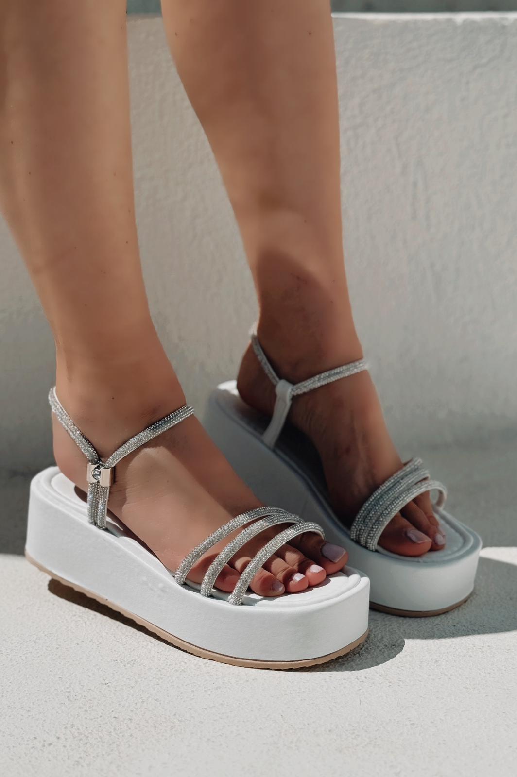 Lariona Mat Beyaz Gümüş Bantlı Dolgu Topuklu Sandalet - ILOVESHOES