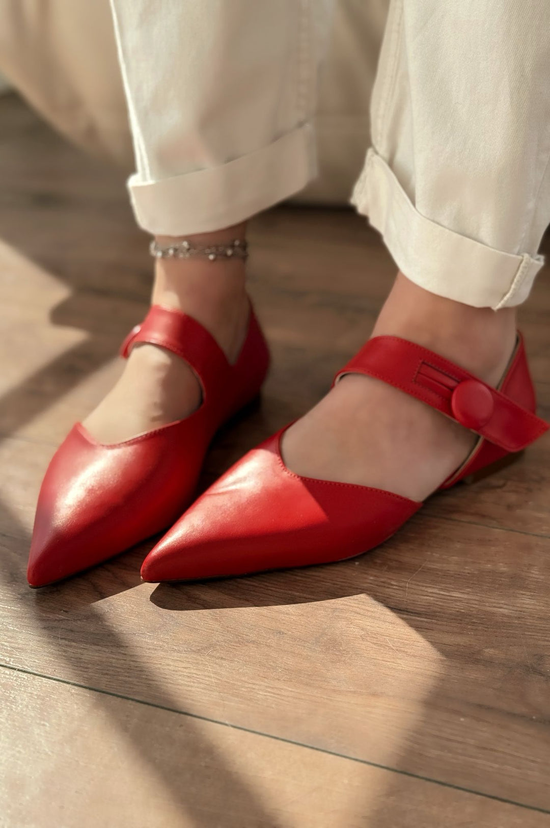 Peronsa Mat Deri Kırmızı Düğme Detaylı Babet - ILOVESHOES