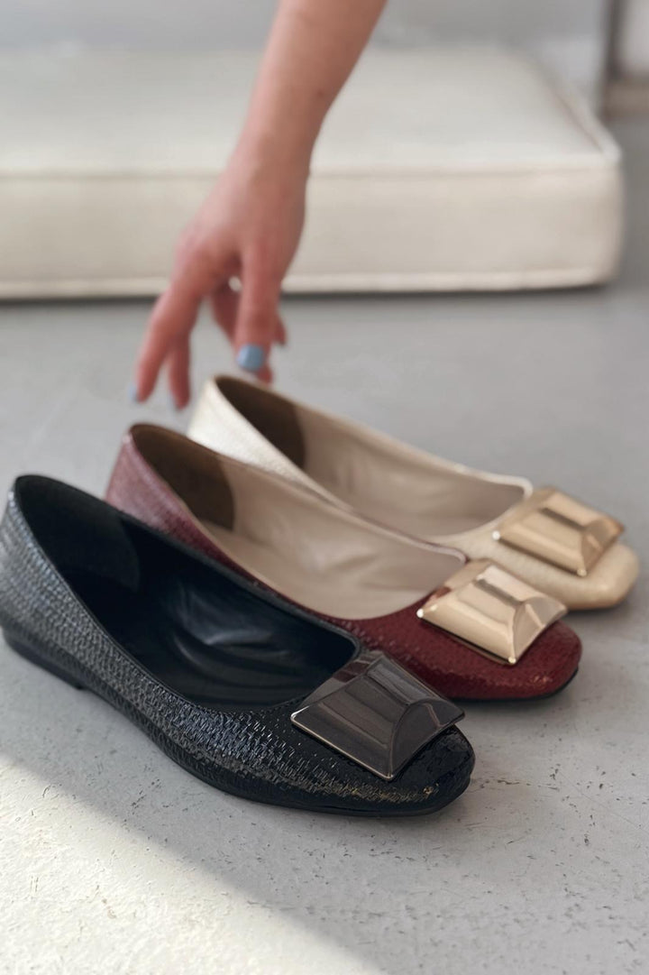 Axorend Parlak Deri Toka Detaylı Kadın Babet Bordo - ILOVESHOES