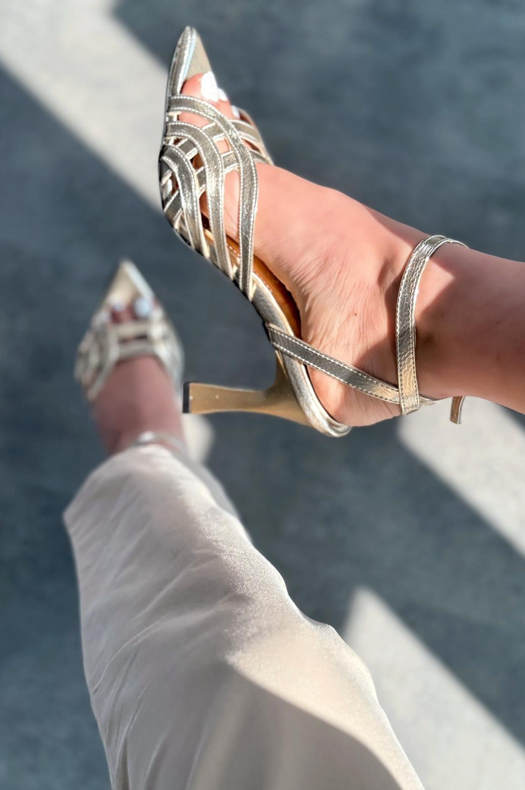 Ronel Parlak Deri Gold Bant Detaylı Topuklu Ayakkabı - ILOVESHOES