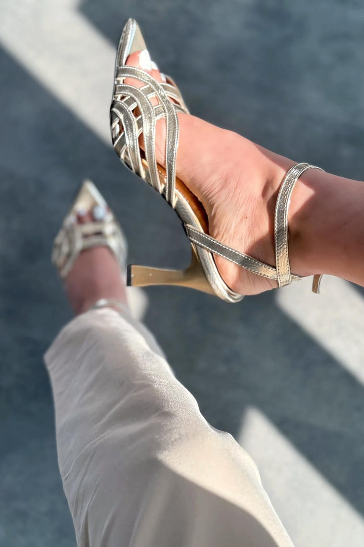 Ronel Parlak Deri Gold Bant Detaylı Topuklu Ayakkabı - ILOVESHOES
