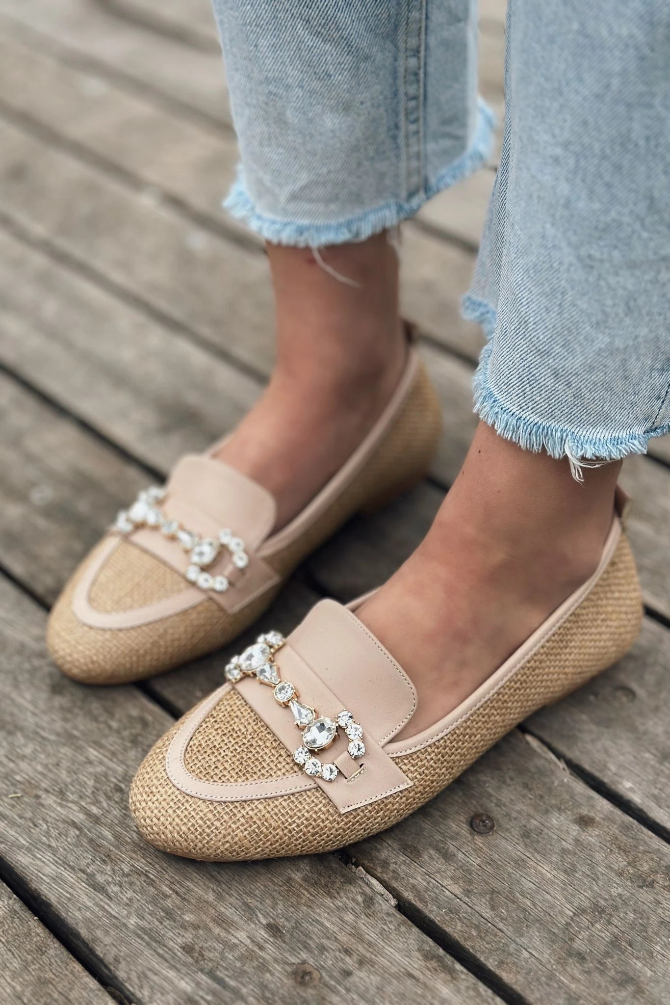 Pore Hasır Taş Detaylı Kadın Loafer Bej
